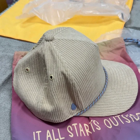 Melin Classic “Dylan Efron” Cream Corduroy Hat with Cinch Bag - Picture 13 of 15